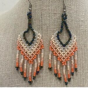 Beautiful handmade chakira bead earrings.
BOUTIQUE